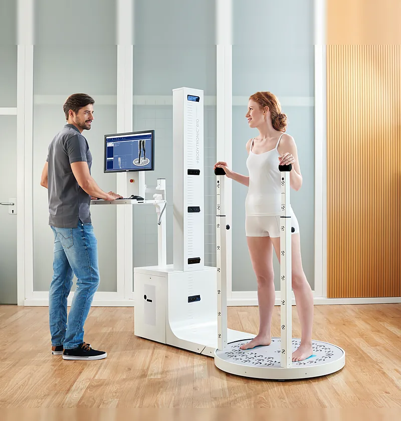 Ganzkörper-Messung mit dem Bauerfeind BODYTRONIC® 610 in der SaniTheke